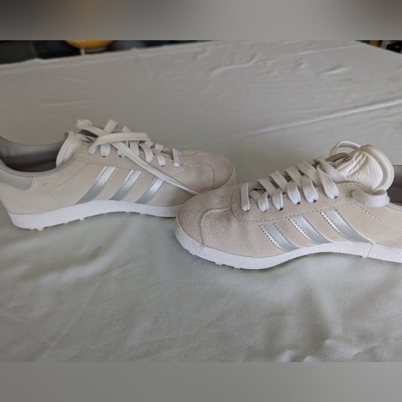 Adidas Gazelle Women's Spikeless Golf Shoes - Picture 8 of 16